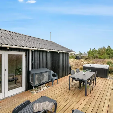 Feriehus Lovely With 6-person Outdoor Hot Tub, Close To The North Sea And Sondervig Center *