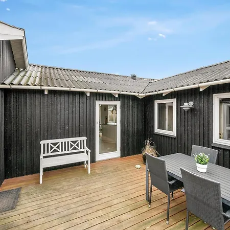 Lovely With 6-person Outdoor Hot Tub, Close To The North Sea And Sondervig Center Дом отдыха Ринкёбинг
