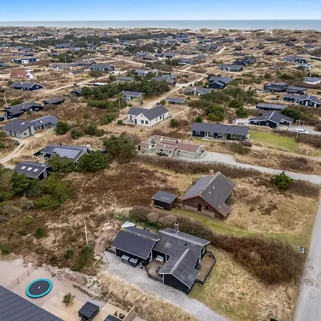 Lovely With 6-person Outdoor Hot Tub, Close To The North Sea And Sondervig Center Feriehus