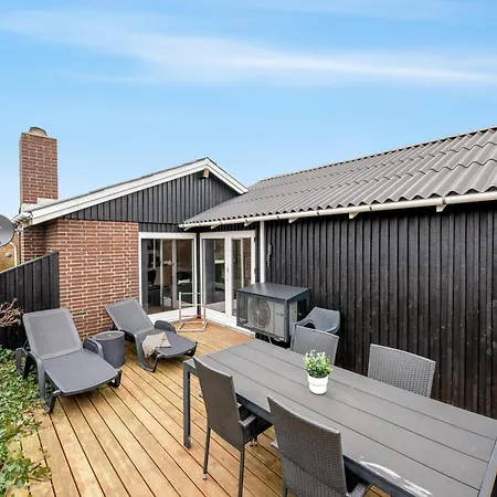 Lovely With 6-person Outdoor Hot Tub, Close To The North Sea And Sondervig Center Feriehus Ringkøbing